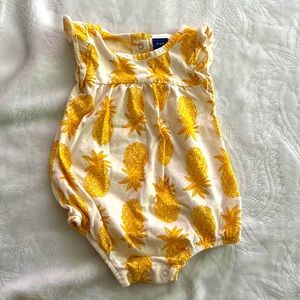 Infant 0-3 month onesie.